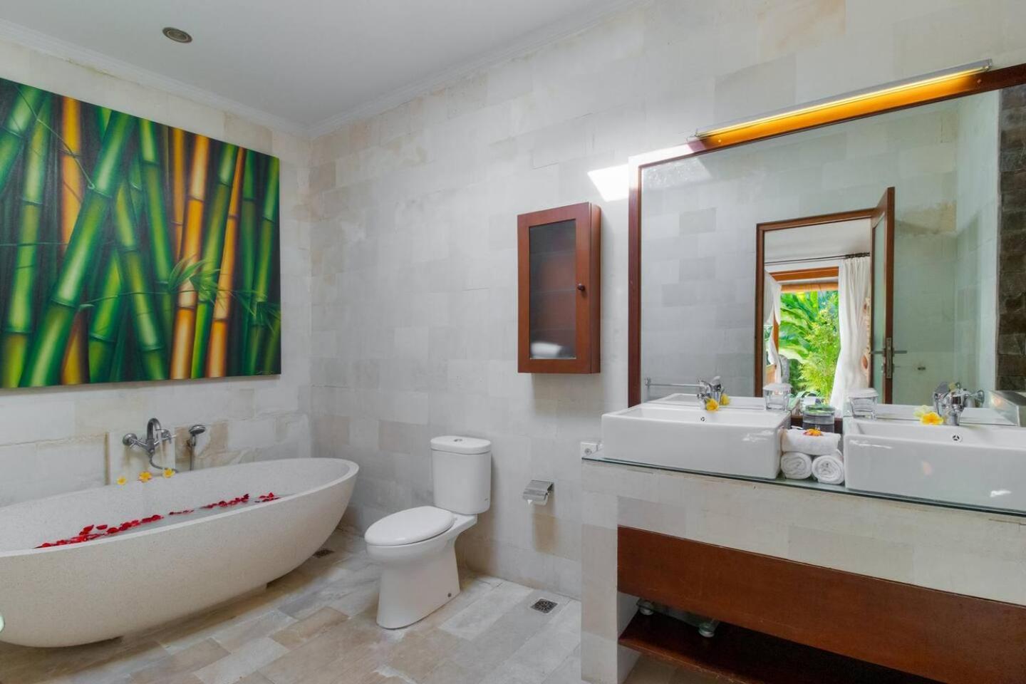 Heart Of Seminyak, 2Br, Sleeps 4, Walk To Bintang Villa Екстериор снимка